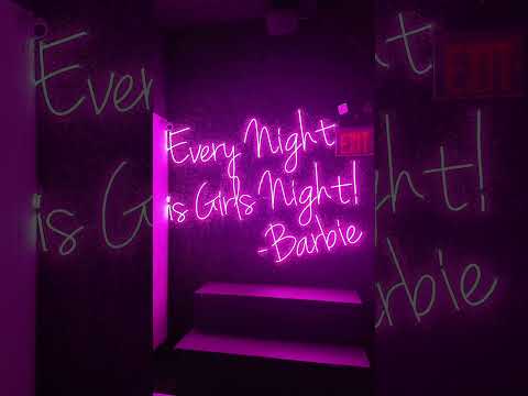 If I host a YouTube dinner, would yall come?! 🥹🥹 #PowerAndProsecco #Gucci #NYC